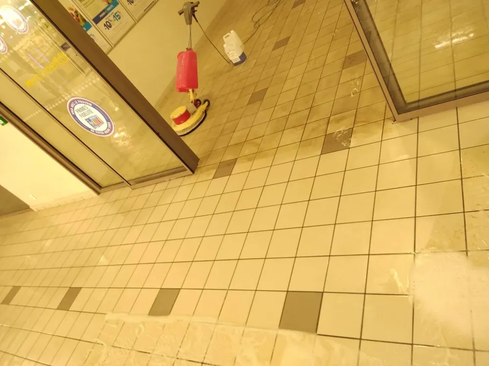 decapage sol magasin